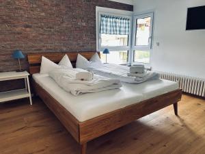 Giường trong phòng chung tại Apartment Sonnenschwan - Neurenoviert, zentrumsnah und ruhig