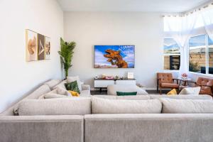 Et opholdsområde på Marbella Lane - Desert Dream PoolSpa & Games