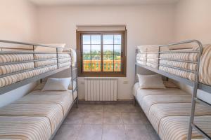 Кровать или кровати в номере Catalunya Casas Beautiful villa just 25 km from the beach of Lloret de Mar +20 фотографий