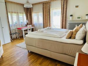 Ένα ή περισσότερα κρεβάτια σε δωμάτιο στο Ferienwohnung Magdalena - ruhig, zentral, schöne Sonnenterrasse