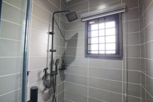 Et badeværelse på BMS Lodge + 15 billeder