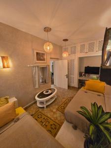 TV/trung tâm giải trí tại Dar Okinawa near Taghazout - Peaceful getaway and surf