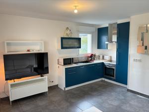 Køkken eller tekøkken på Le Nest - 2 Parking - Terrasse - Wifi - 2 Chambres