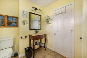 Ένα μπάνιο στο 5 Bedrooms Game Room Studio Room +77 φωτογραφίες