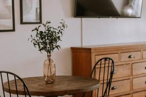 TV a/nebo společenská místnost v ubytování Peytons Luxury Suite at The Four Daughters Inn