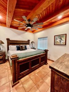 Postel nebo postele na pokoji v ubytování 2 king bds 2.5 bathrooms in the heart of Downtown + 26 fotografií