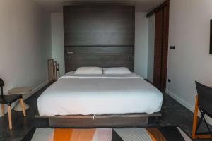 a bedroom with a large bed with a wooden headboard at Barad Lux Villa in Mae Haad +41 photos