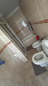 Afbeelding uit fotogalerij van Maison fermée cause travaux merci pour la gêne occasionnée in Caria