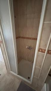 Afbeelding uit fotogalerij van Maison fermée cause travaux merci pour la gêne occasionnée in Caria