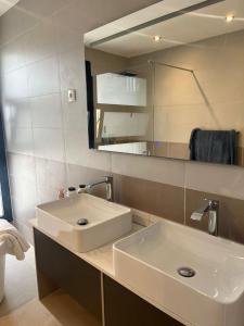 Ένα μπάνιο στο Résidence SIKI Prestige