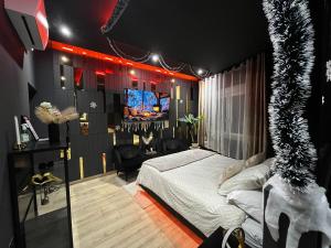 Postel nebo postele na pokoji v ubytování L'élégance - Charme - Jacuzzi - -Secret- Parking + 27 fotografií