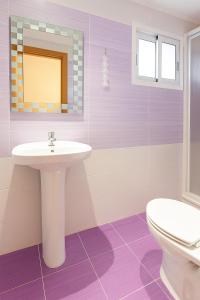 Ванная комната в Catalunya Casas Beautiful villa just 25 km from the beach of Lloret de Mar