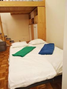 Ένα ή περισσότερα κρεβάτια σε δωμάτιο στο Mariahilf Best Location Apartment +11 φωτογραφίες