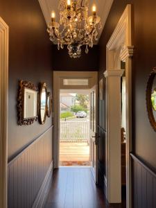 Billede fra billedgalleriet på Seapoint Cottage, Luxury Accommodation i Napier