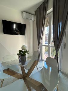 a glass table with a potted plant on it in a living room at DooR48 in Novara
