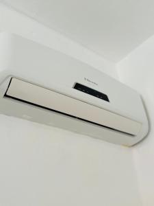 a white remote control hanging from a ceiling at Fonte dos Corais - Suíte Onda do Mar in Maragogi