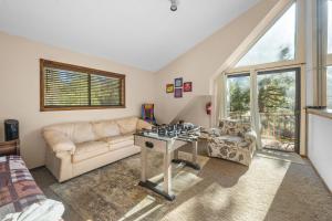 Et opholdsområde på Bear Canyon: Large Cabin, Beautiful Views & HotTub