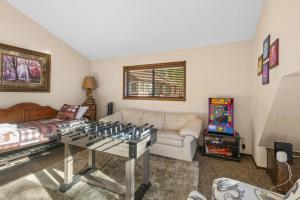 Et opholdsområde på Bear Canyon: Large Cabin, Beautiful Views & HotTub