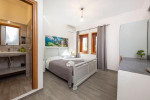 En eller flere senge i et værelse på Villa Maganuco Park - Pool, Sea and Garden + 74 billeder