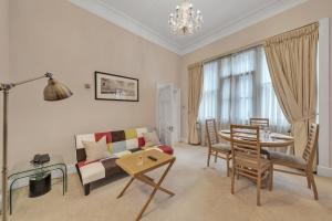 Et opholdsområde på The Mayfair Residence