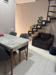 Un lugar para sentarse en Charming Private Stay in Old Tbilisi