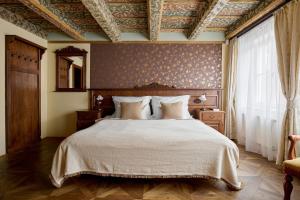 En eller flere senge i et værelse på Hotel Residence U Černého Orla