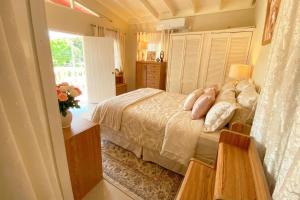 Voodi või voodid majutusasutuse Holistic Wealth Retreat on the Holistic Wealth Trail toas +17 fotot