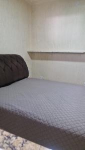 Una cama o camas en una habitación de KIT 01 TERREO 5 PESSOAS LEo