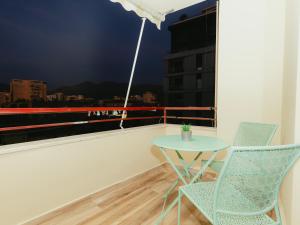 En balkon eller terrasse på Luxury Apartment with Hot Tub - THE NEST