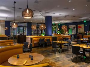 a restaurant with tables and chairs and a bar at Hotel Sofitel Los Angeles at Beverly Hills in Los Angeles