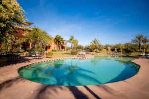 La alberca dentro o cerca de Riad Al Mendili Private Resort & Spa