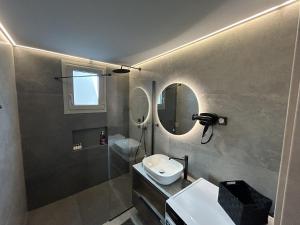 Ένα μπάνιο στο Olive Grove Villas Galaxidi +10 φωτογραφίες