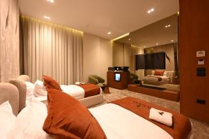 Μια τηλεόραση ή/και κέντρο ψυχαγωγίας στο Solana sky pool boutique hotel - Adults only