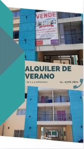 een gebouw met een bord waarop staat: Cylinder de Vienna bij Complejo Picota III in Mar de Ajó