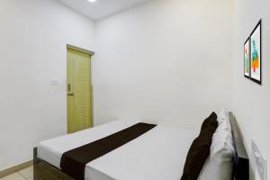 Giường trong phòng chung tại Hotel O SERAA RESIDENCY +18 ảnh