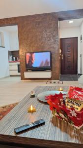 TV a/nebo společenská místnost v ubytování Play Apartments