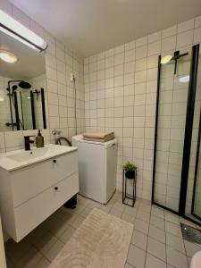 Ένα μπάνιο στο Charming Duplex near the beautiful Akerselva river