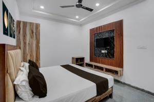 Postel nebo postele na pokoji v ubytování Hotel O THE AMBROSIA STAY + 20 fotografií