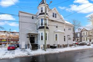 een oude witte kerk met een toren op een straat bij Cozy 2BR Loft Parking Wi-Fi in St. John's