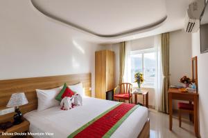 Giường trong phòng chung tại Siren Flower Hotel