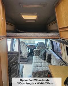 Χώρος καθιστικού στο Retro Camper Hire