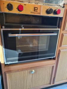 Η κουζίνα ή μικρή κουζίνα στο Retro Camper Hire +72 φωτογραφίες