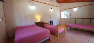 En eller flere senge i et værelse på Casa entera con balcón y patio propio "altos del Rio Azul"