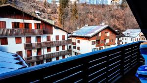 En generel udsigt til bjerge eller udsigt til bjerge taget fra lejligheden