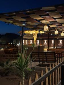 Fotografie z fotogalerie ubytování Rum Four Seasons luxury Camp & Jeep Tours v destinaci Wadi Rum + 50 fotografií