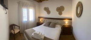 Ένα ή περισσότερα κρεβάτια σε δωμάτιο στο Casa Tolanca - Molino de Aceite de Sonseca