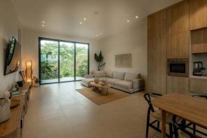 TV a/nebo společenská místnost v ubytování Hillside Oceanview Home with Pool in Venao