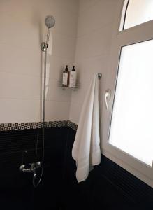 Koupelna v ubytování Designer Beach House - Near Grand stadium + 12 fotografií