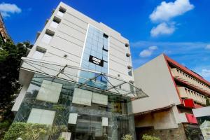 Budova, kde se hotel nachází + 29 fotografií