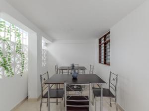 a dining room with a table and chairs at Hotel Stadio Cali in Cali